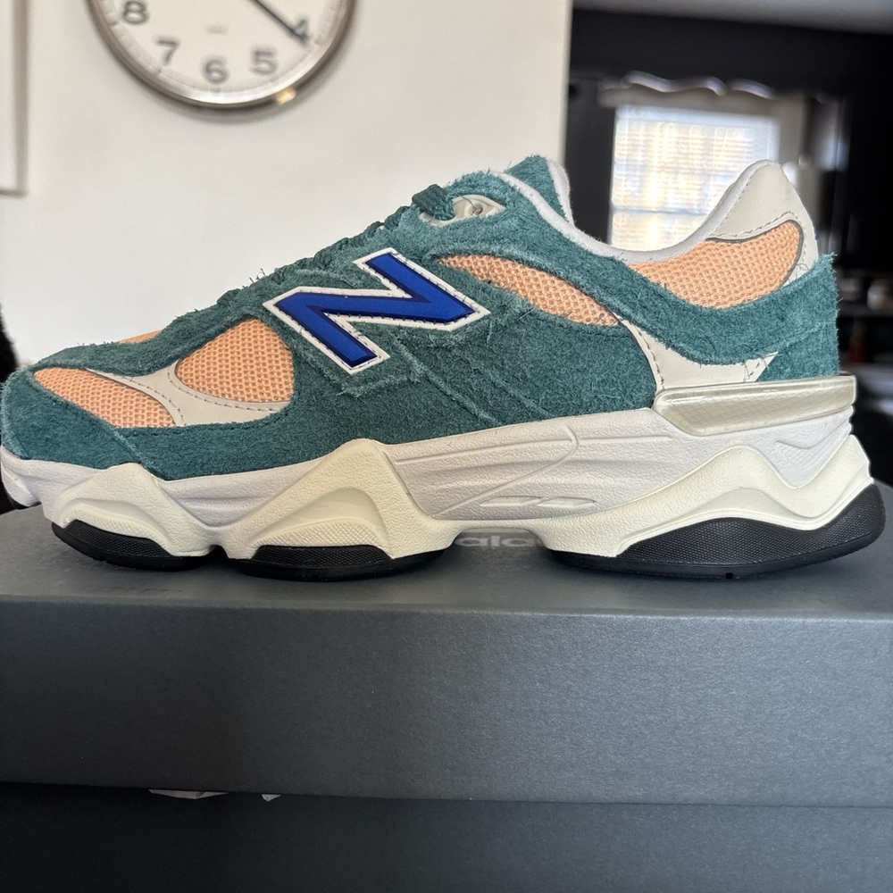 New Balance Kids Sneakers in Teal and Peach